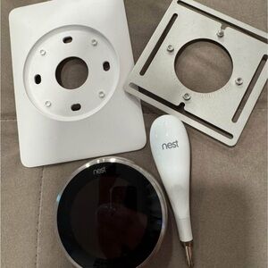 Nest Thermostat with Mounting Kit